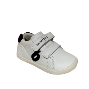 Deportiva blanca azul biomecanics