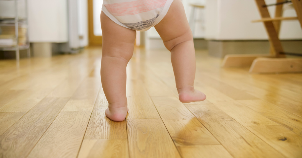 ¿Qué tipo de calzado es más adecuado para un bebé en crecimiento?