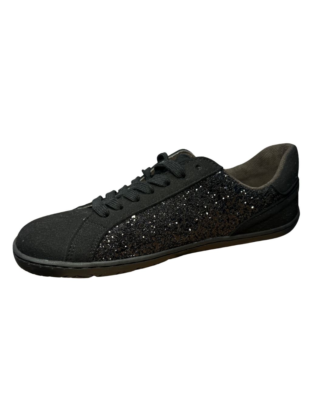 Zapatilla Coqueflex adulto negra con glitter, cómoda y ligera, vista lateral.