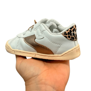 Zapatilla respetuosa Mustang blanca estampado leopardo