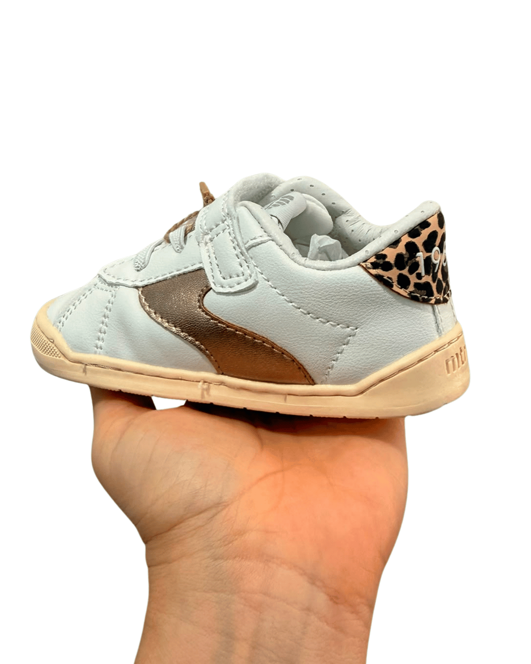Zapatilla respetuosa Mustang blanca estampado leopardo