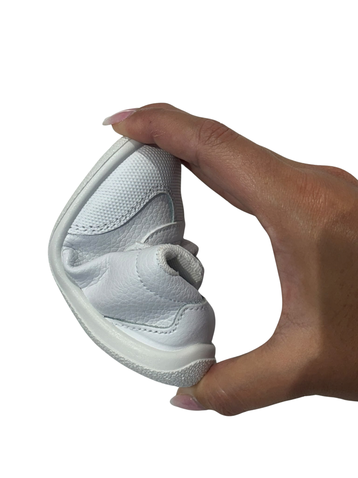 Deportiva Zapyflex de piel blanca vista desde arriba, con cierre de velcro